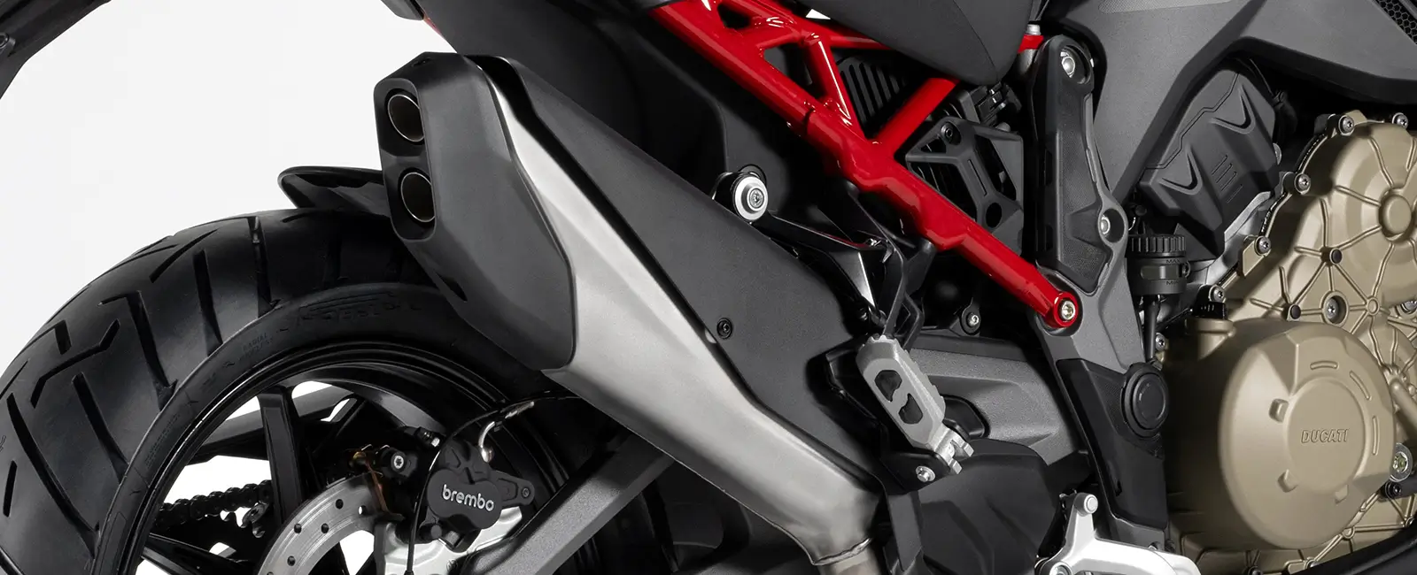 Ducati-MY25-Multistrada-V4-design-carousel-hero-link-1600x650-03 Auspuff und Hinterrad einer Ducati Multistrada V4.