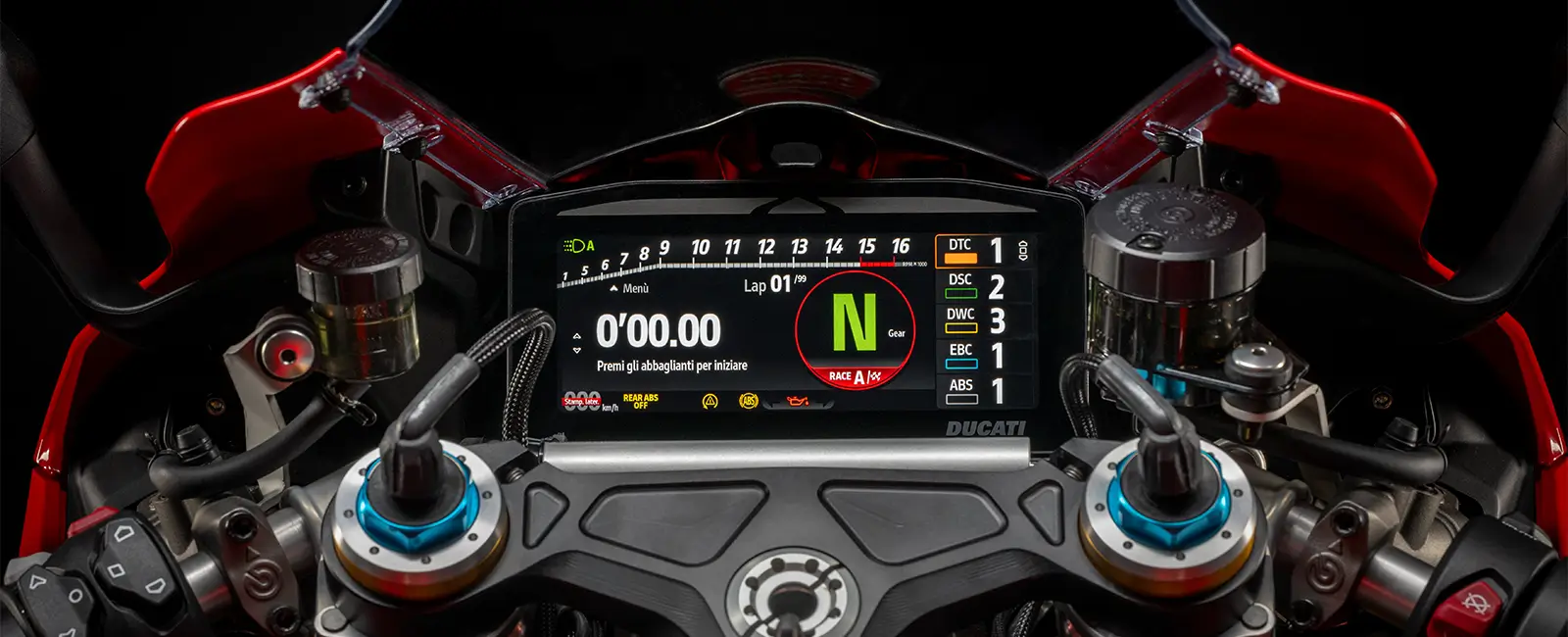 Cockpit-Anzeige einer Ducati Panigale V4 mit digitalem Display und Bedienelementen.