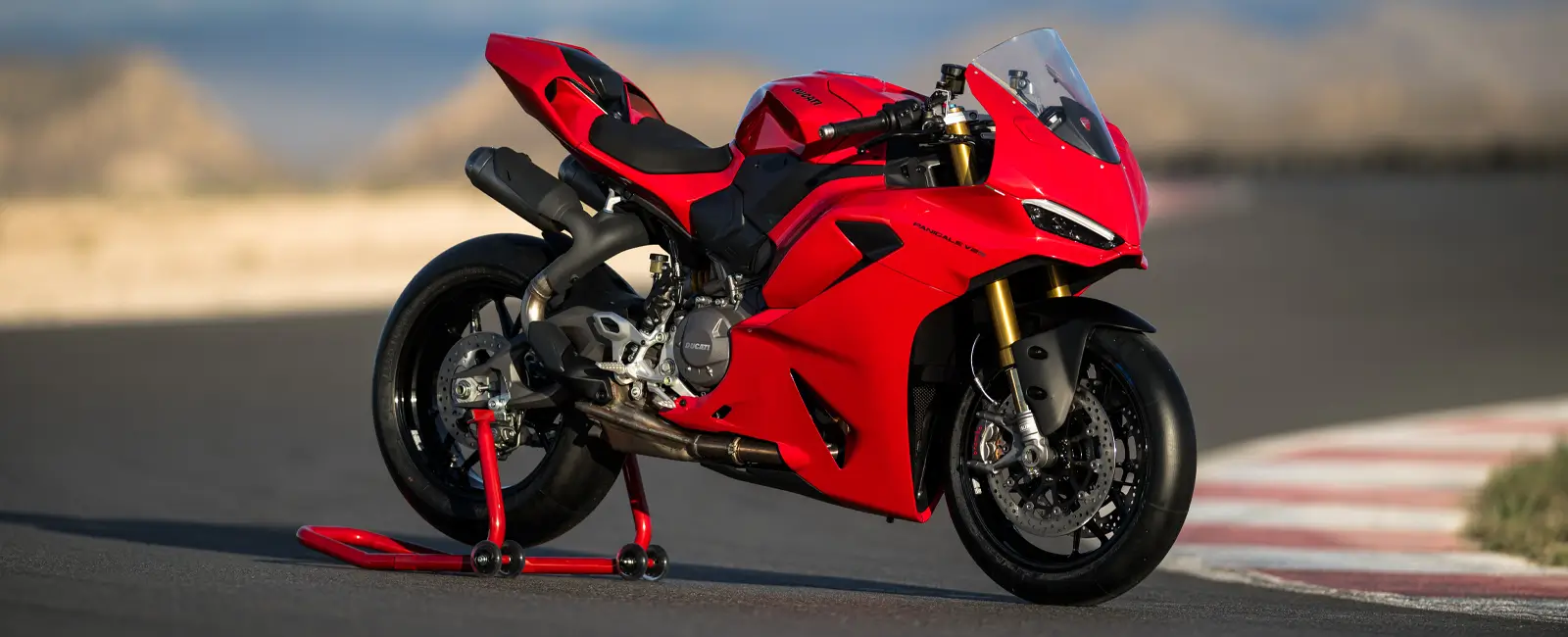 Ducati-Panigale-V2-V2S-Overview-carousel-hero-link-1600x650-01 Ducati-Panigale-V2-V2S-Overview-carousel-hero-link-1600x650-01