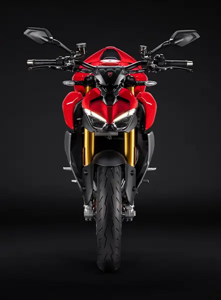 Eine rote Ducati Streetfighter V2 von vorne auf schwarzem Hintergrund.