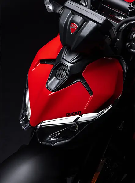 Roter Ducati Streetfighter V2 Motorrad-Frontbereich.