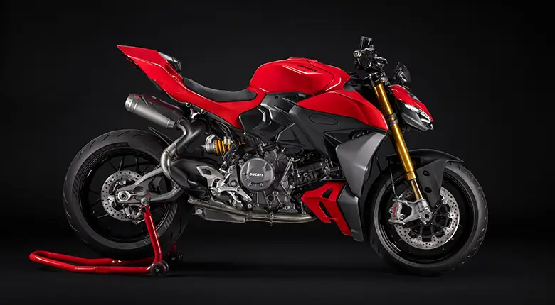 Ducati Streetfighter V2 Motorrad auf einem Ständer seitlich fotografiert.