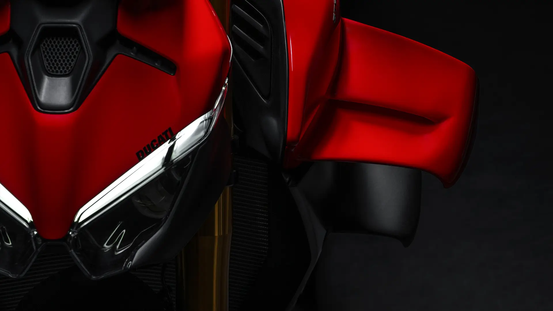 Nahaufnahme des roten Vorderteils einer Ducati Streetfighter V4.