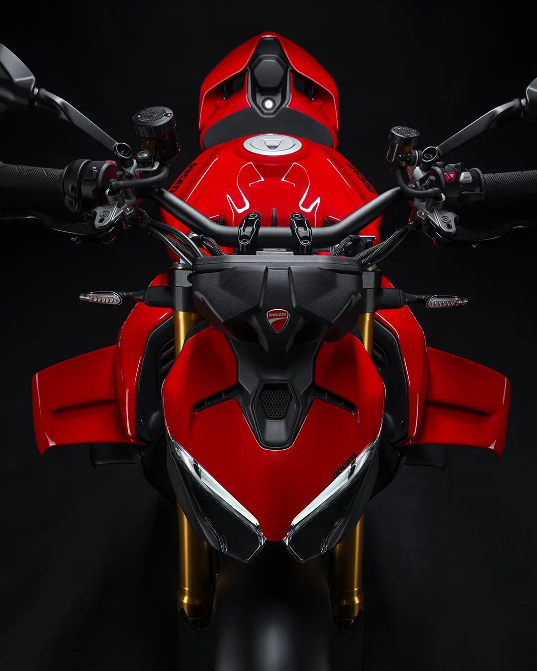 Rote Ducati Streetfighter V4 von vorne