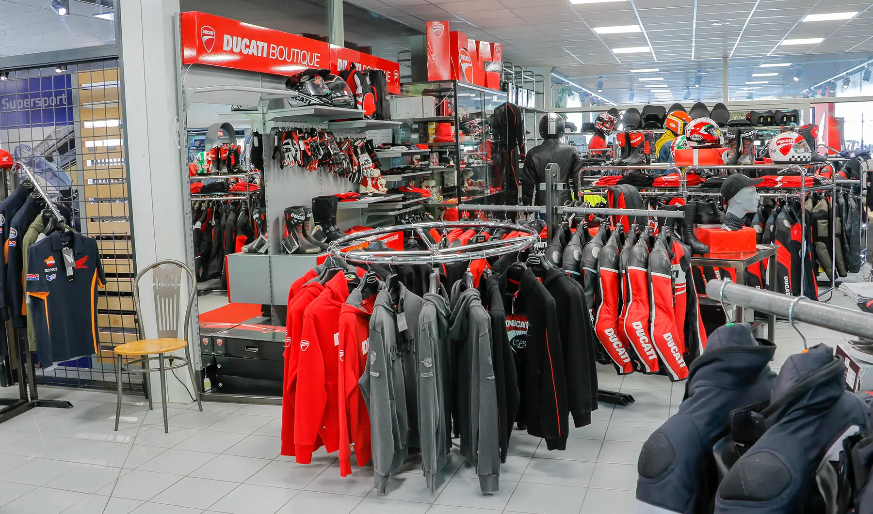 Ducati-Motorradbekleidung und Zubehör bei Motorrad Waser
