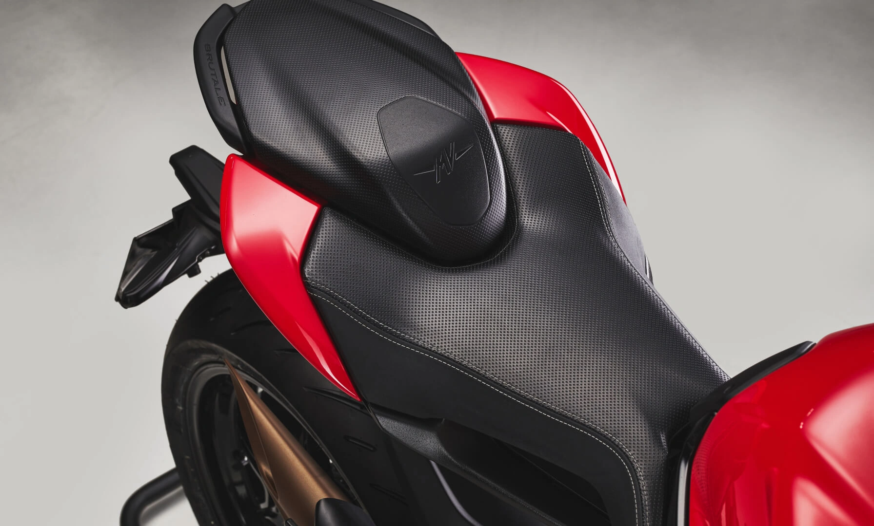 Rückansicht eines Motorradsitzes der MV Agusta Brutale R.