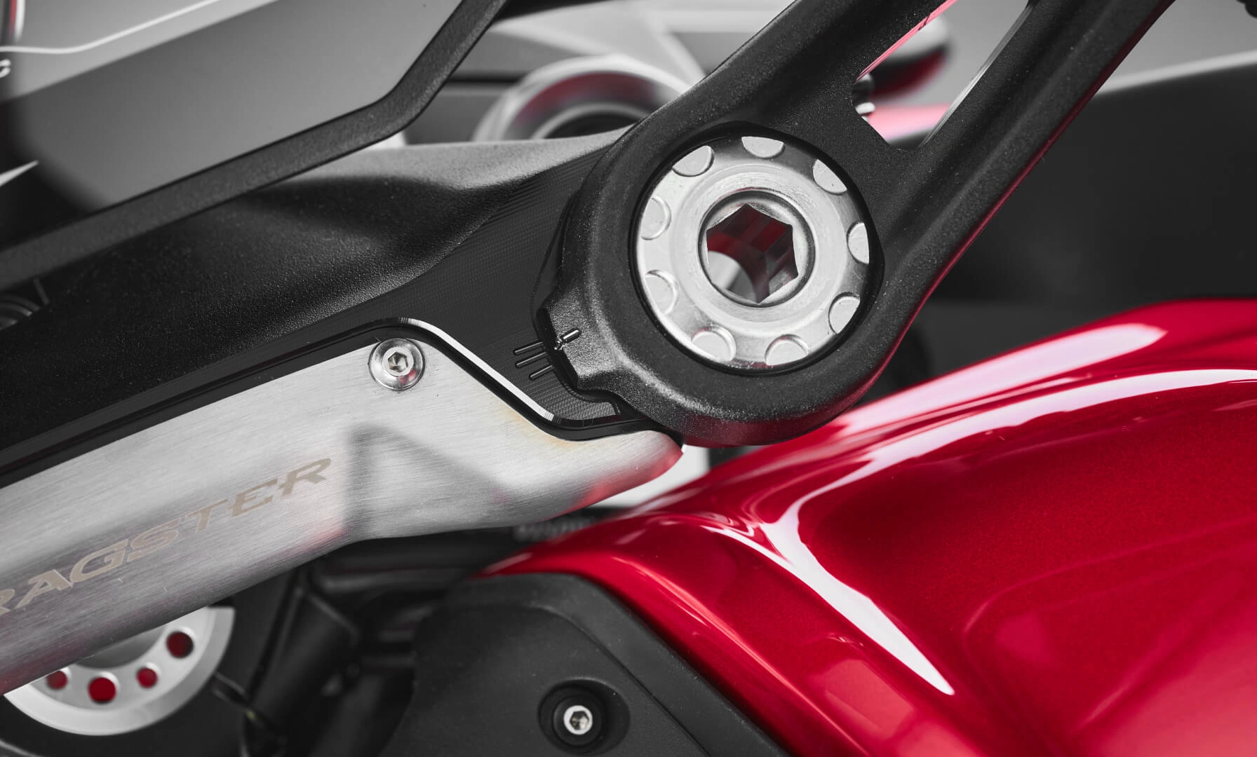 Nahaufnahme eines Motorradrahmens, vermutlich einer MV Agusta Dragster.