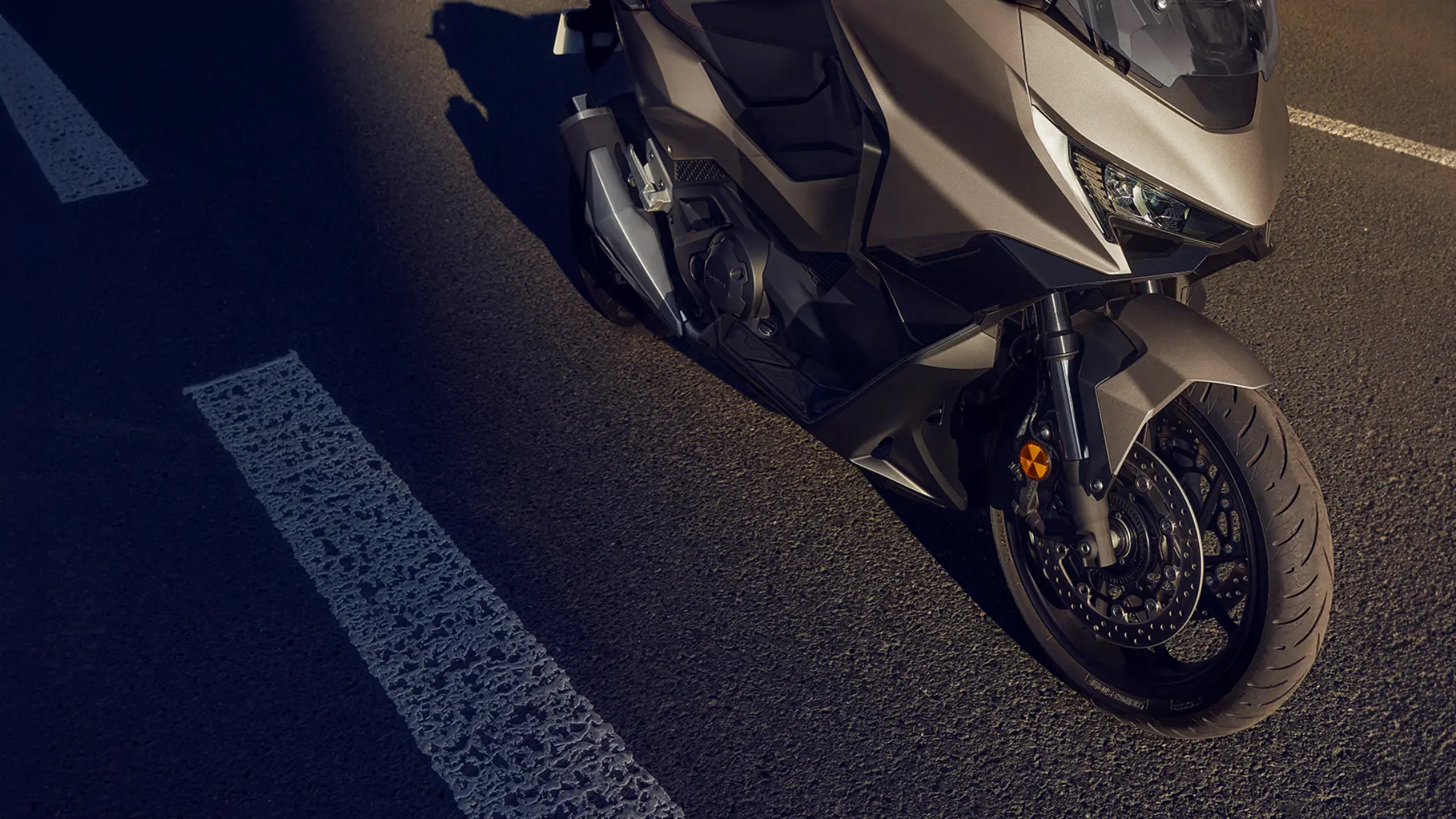 Vorderansicht eines Motorrads Honda FORZA 750