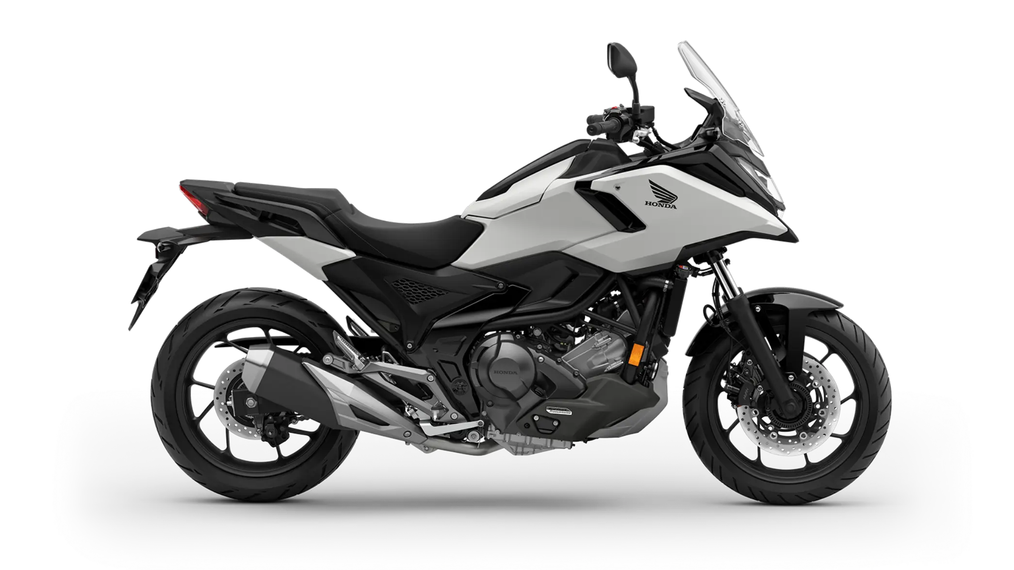 Ein silbernes Honda-Motorrad NC750X, Seitenansicht.