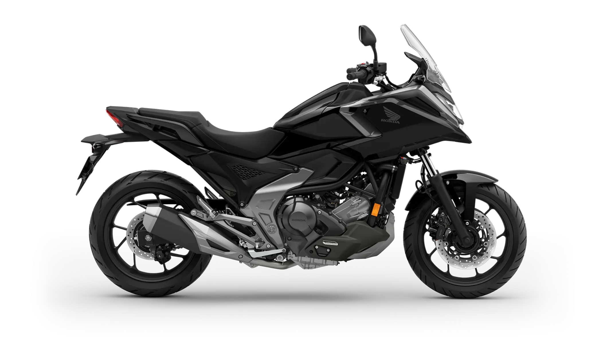 Schwarzes Honda NC750X, seitliche Ansicht.