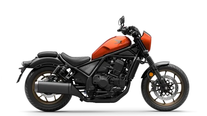Ein orangefarbenes Motorrad CMX1100 Rebel, seitlich von links betrachtet.