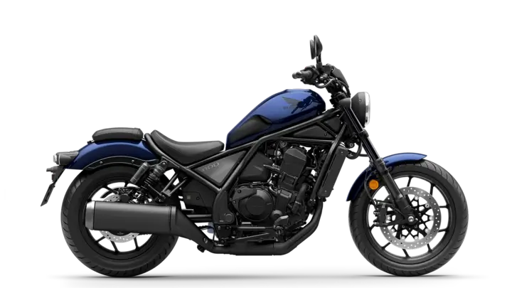 Ein blaues Motorrad Honda CMX1100 Rebel von der Seite