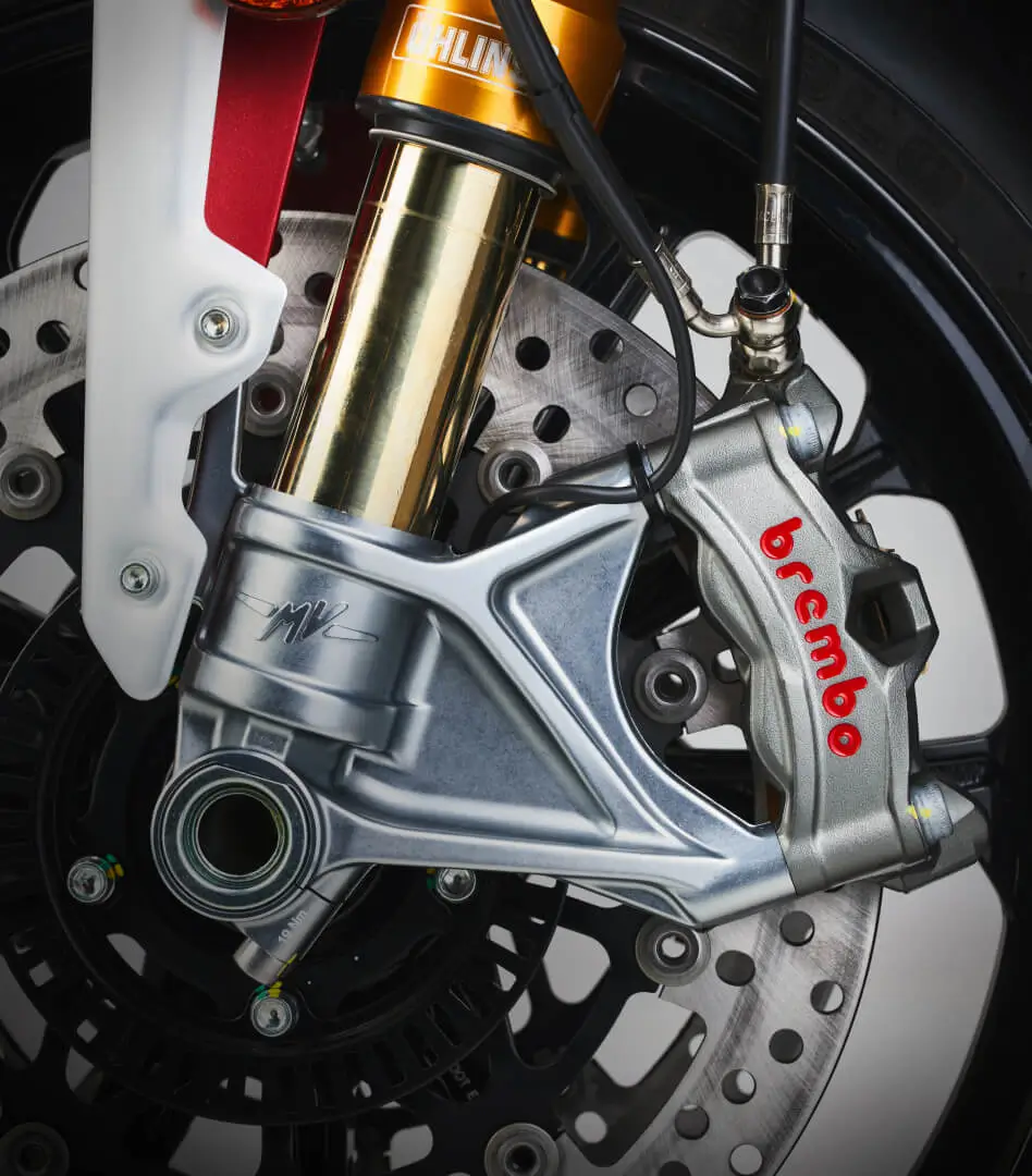safety Nahaufnahme einer Brembo-Bremse an einem Motorrad mit Öhlins-Federung.